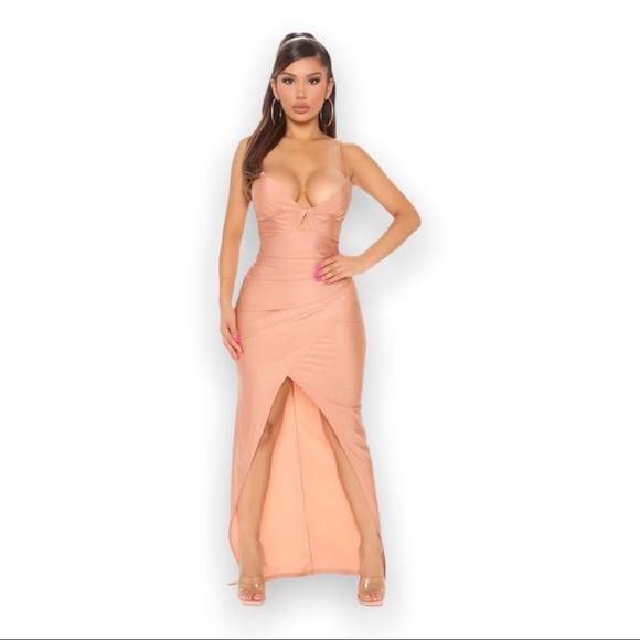 Fashion Nova Dresses & Skirts - FASHION NOVA Women’s nude peach high slit bodycon dress